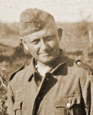 Ein Mann in Uniform